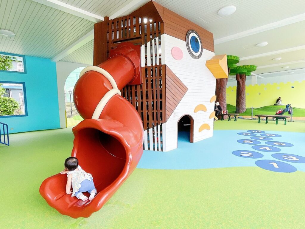 貓頭鷹主題滑梯