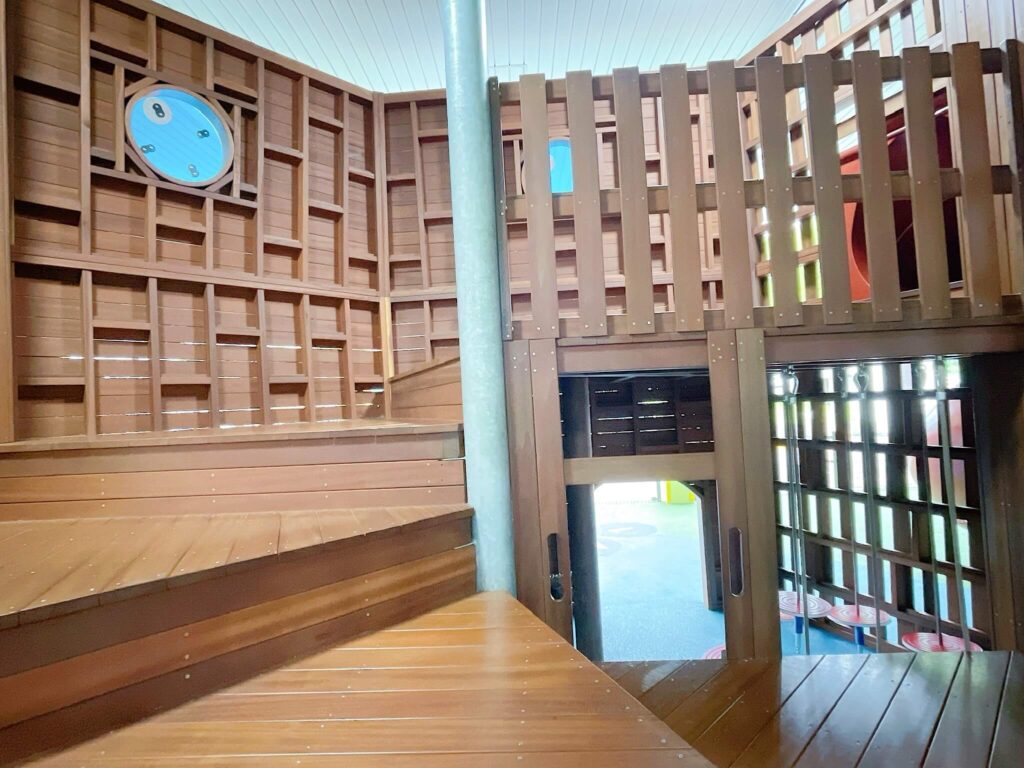 貓頭鷹主題滑梯