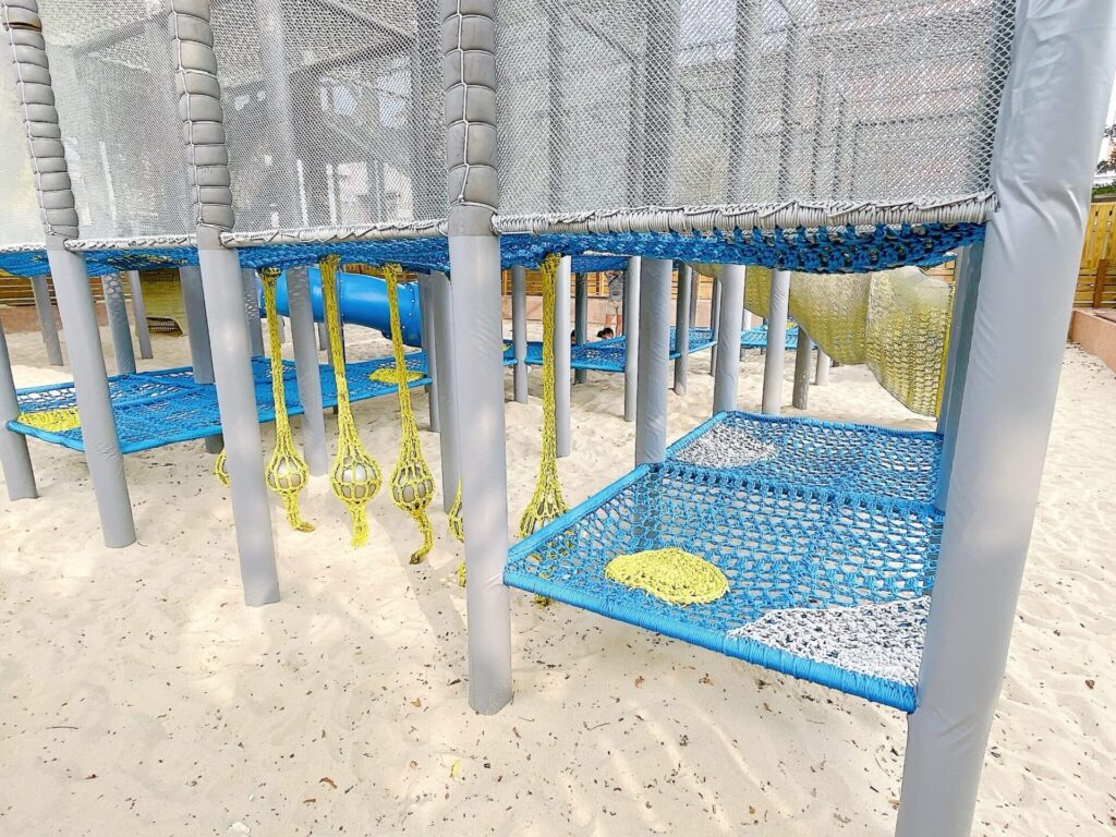 藍白編織攀爬網1樓