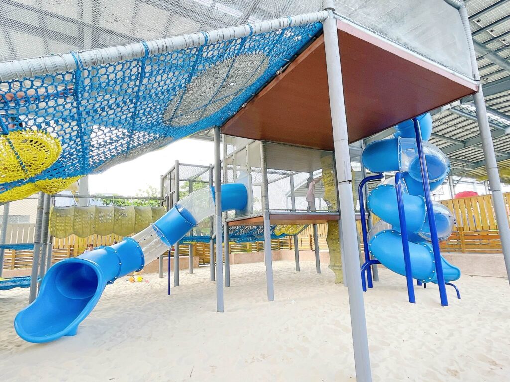 藍白編織攀爬網