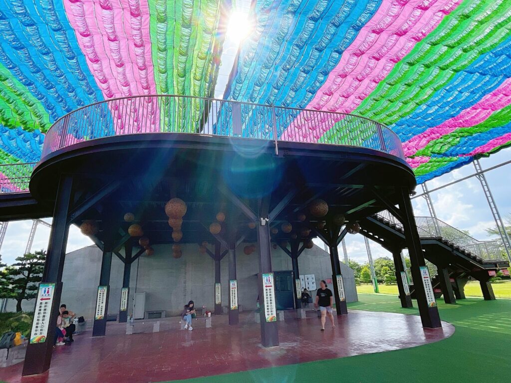 人工草皮遊具鞦韆區