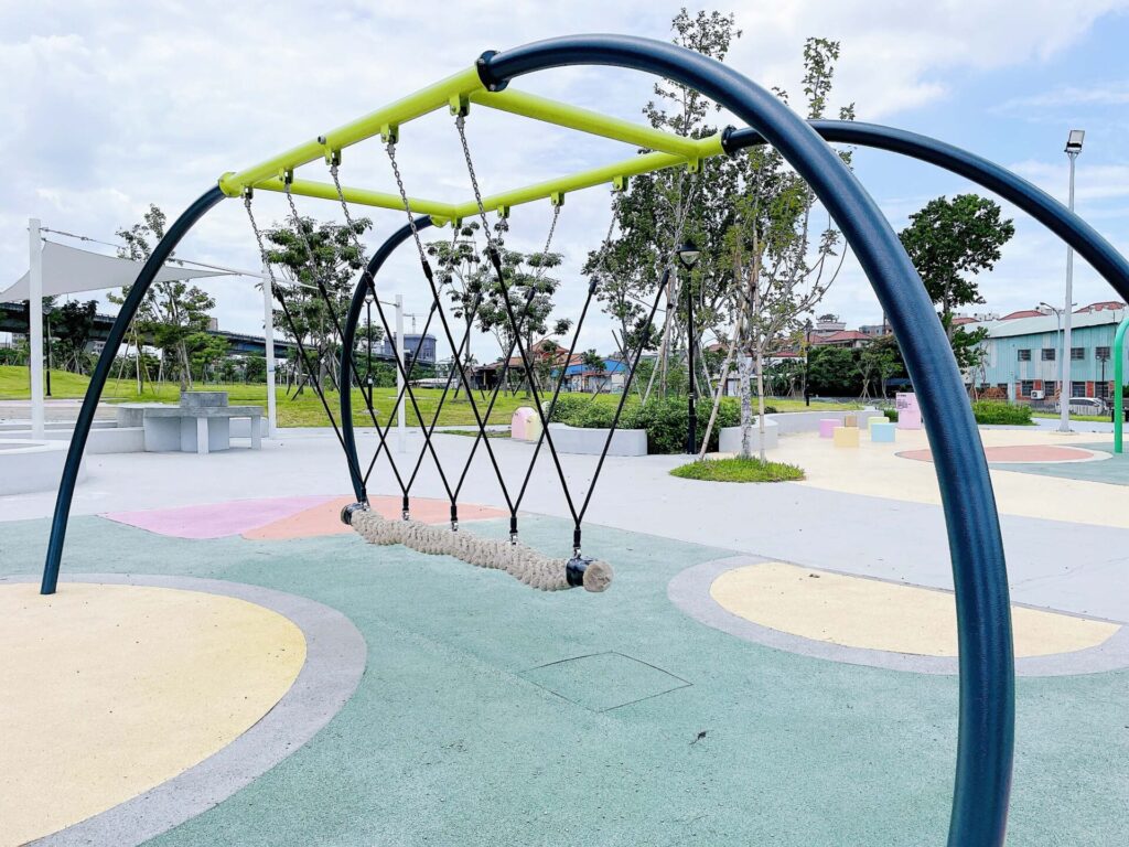 親子鞦韆區
