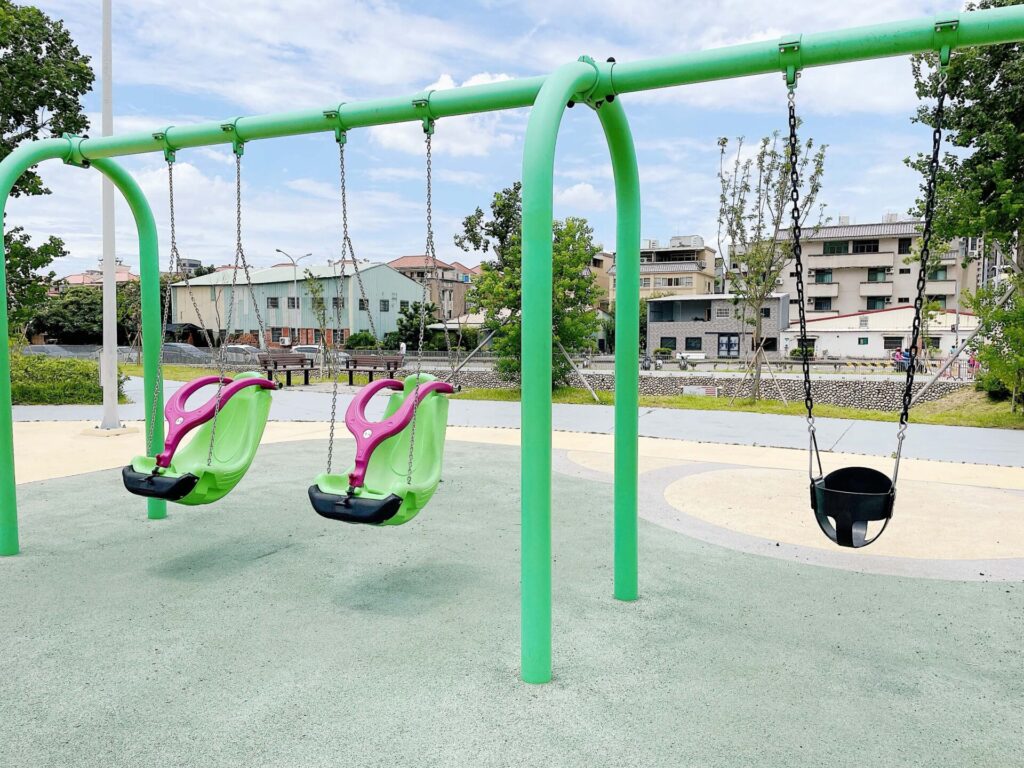 親子鞦韆區