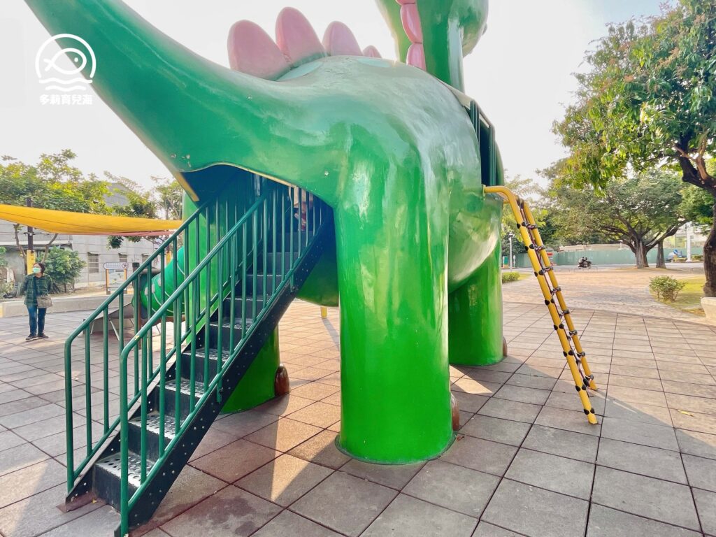 勝利動物溜滑梯公園