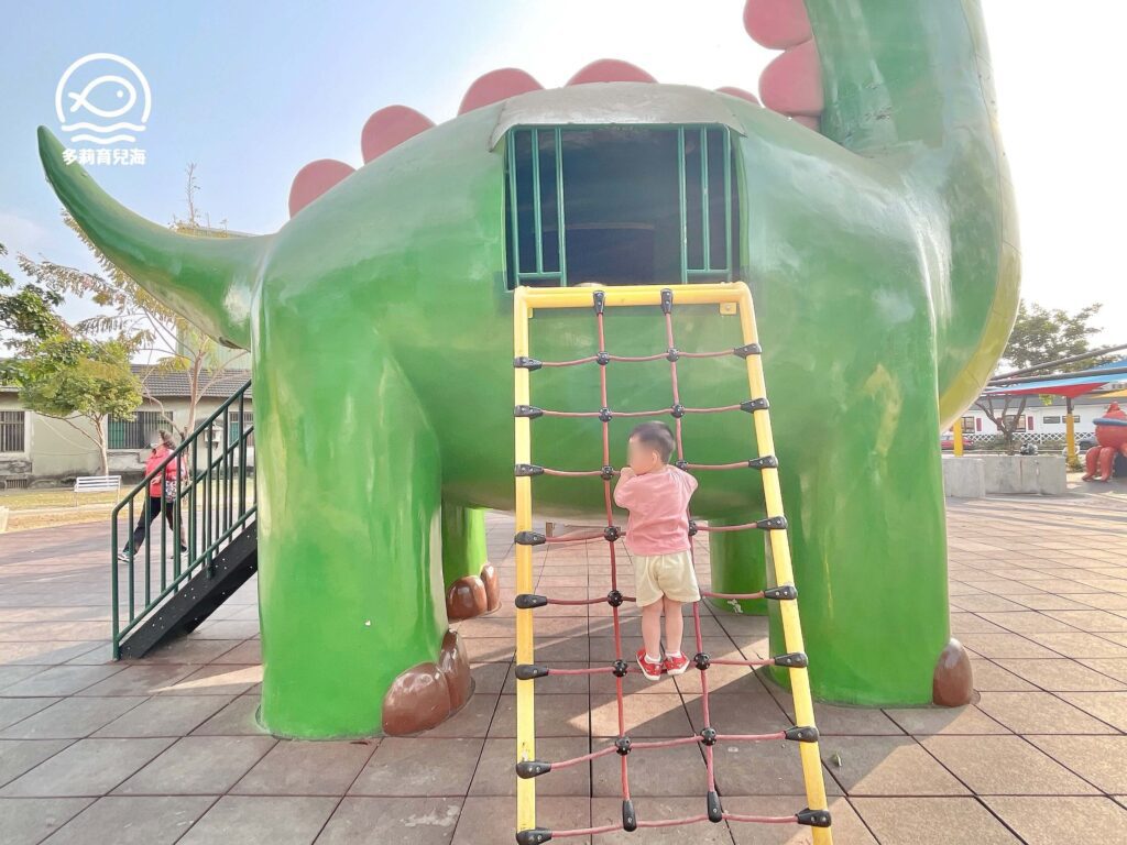 勝利動物溜滑梯公園